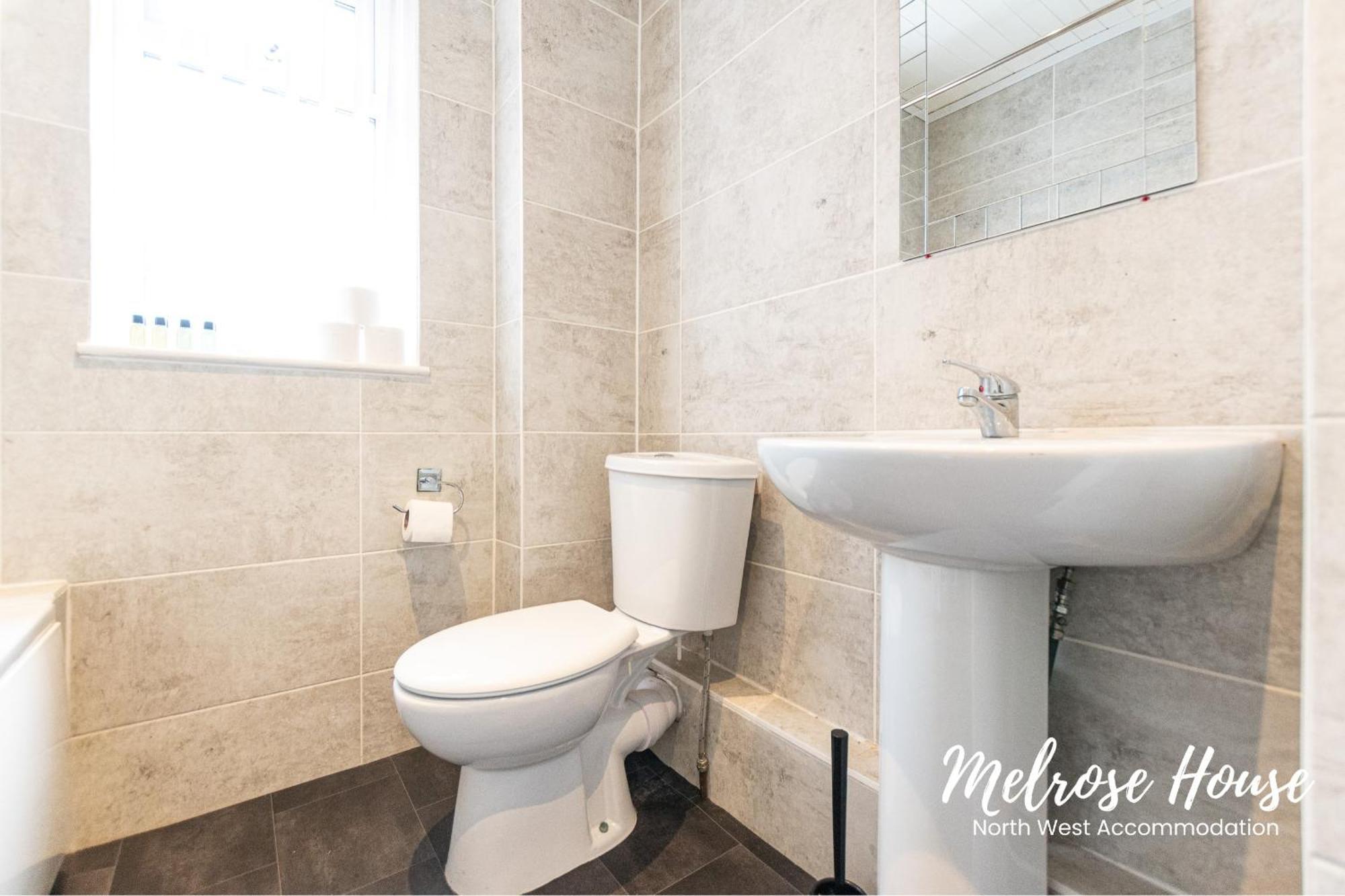 Manchester Work Stays 2Br Home With Parking & Wifi Ngoại thất bức ảnh