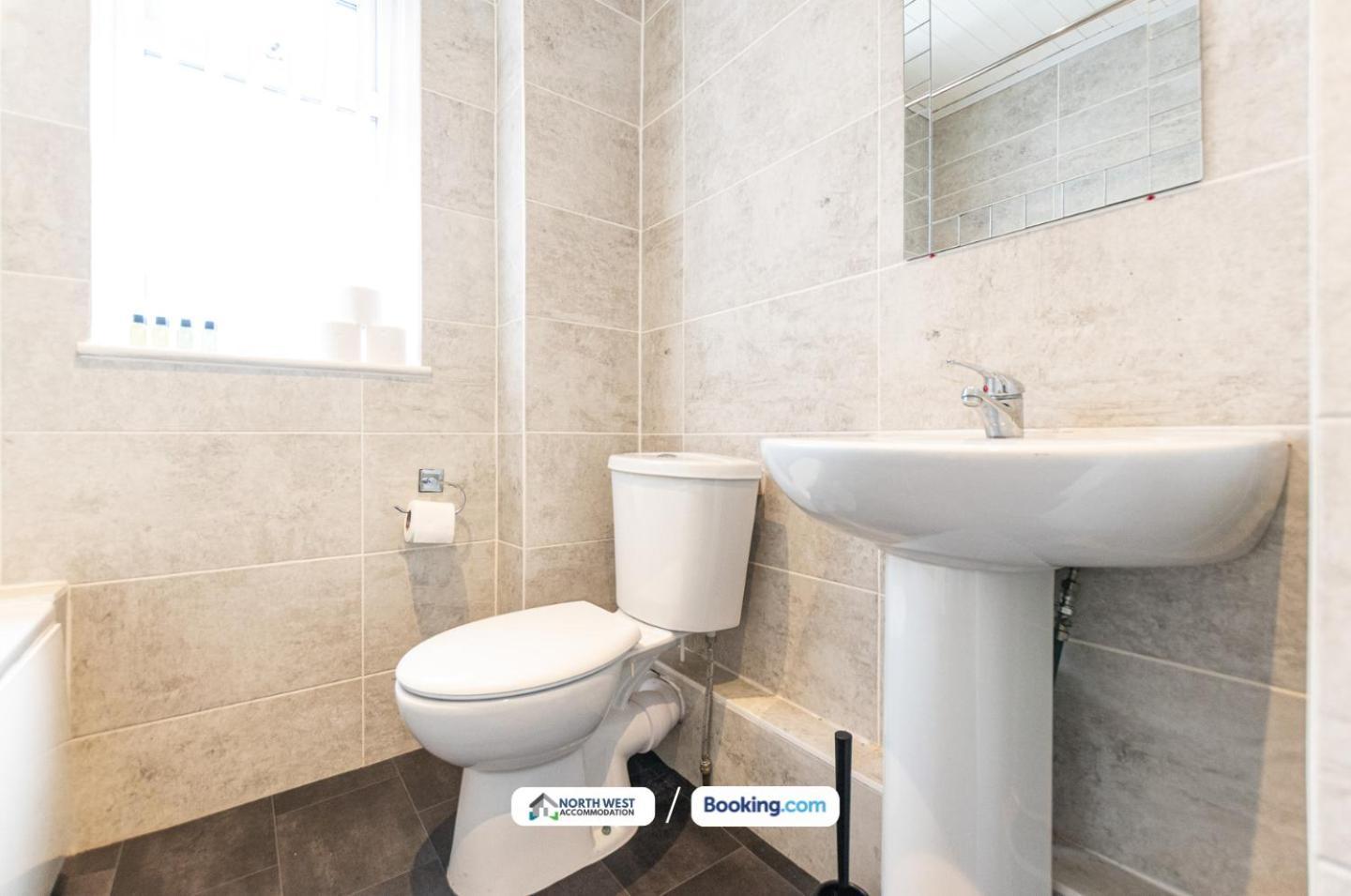 Manchester Work Stays 2Br Home With Parking & Wifi Ngoại thất bức ảnh